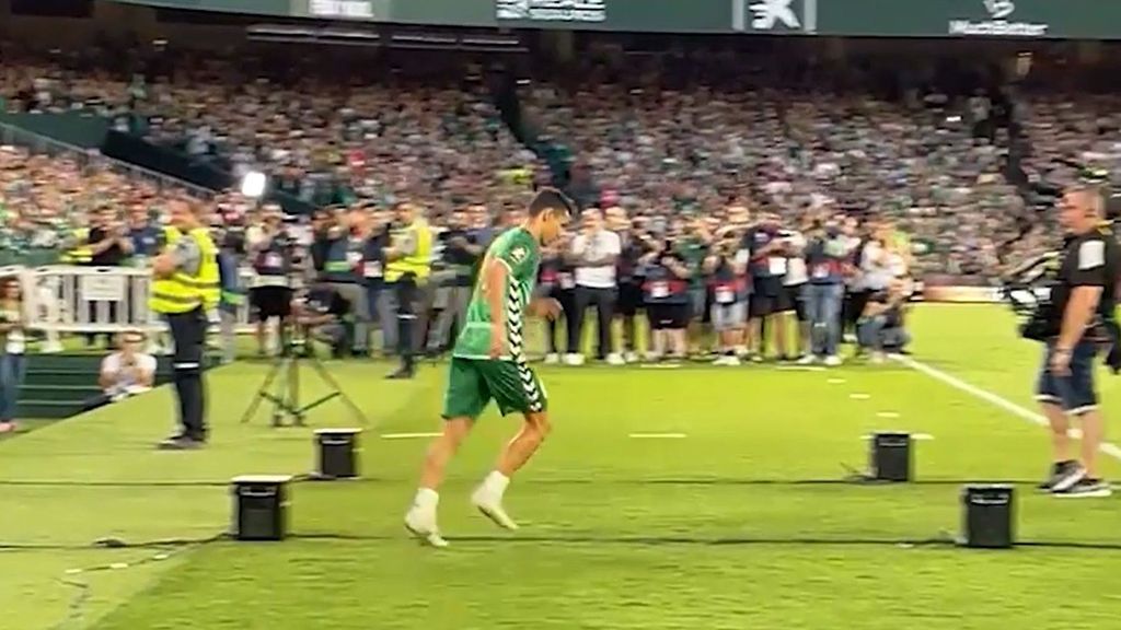 Homenaje a Joaquín: Jesús Navas salta al campo en el homenaje a Joaquín