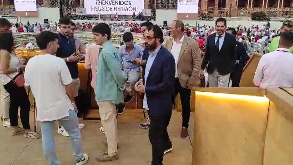 El primer baño de sevillismo de Víctor Orta