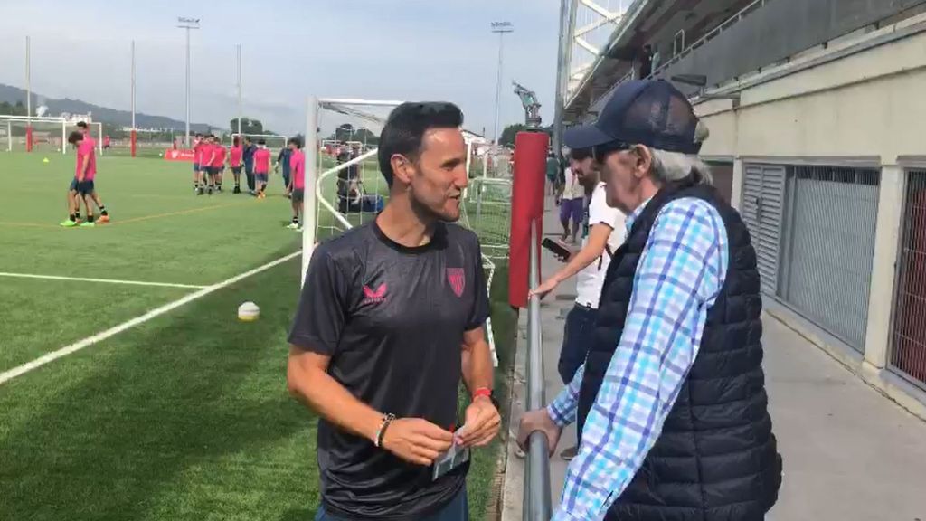 Iribar desea suerte a Gurpegui, entrenador del Bilbao Athletic