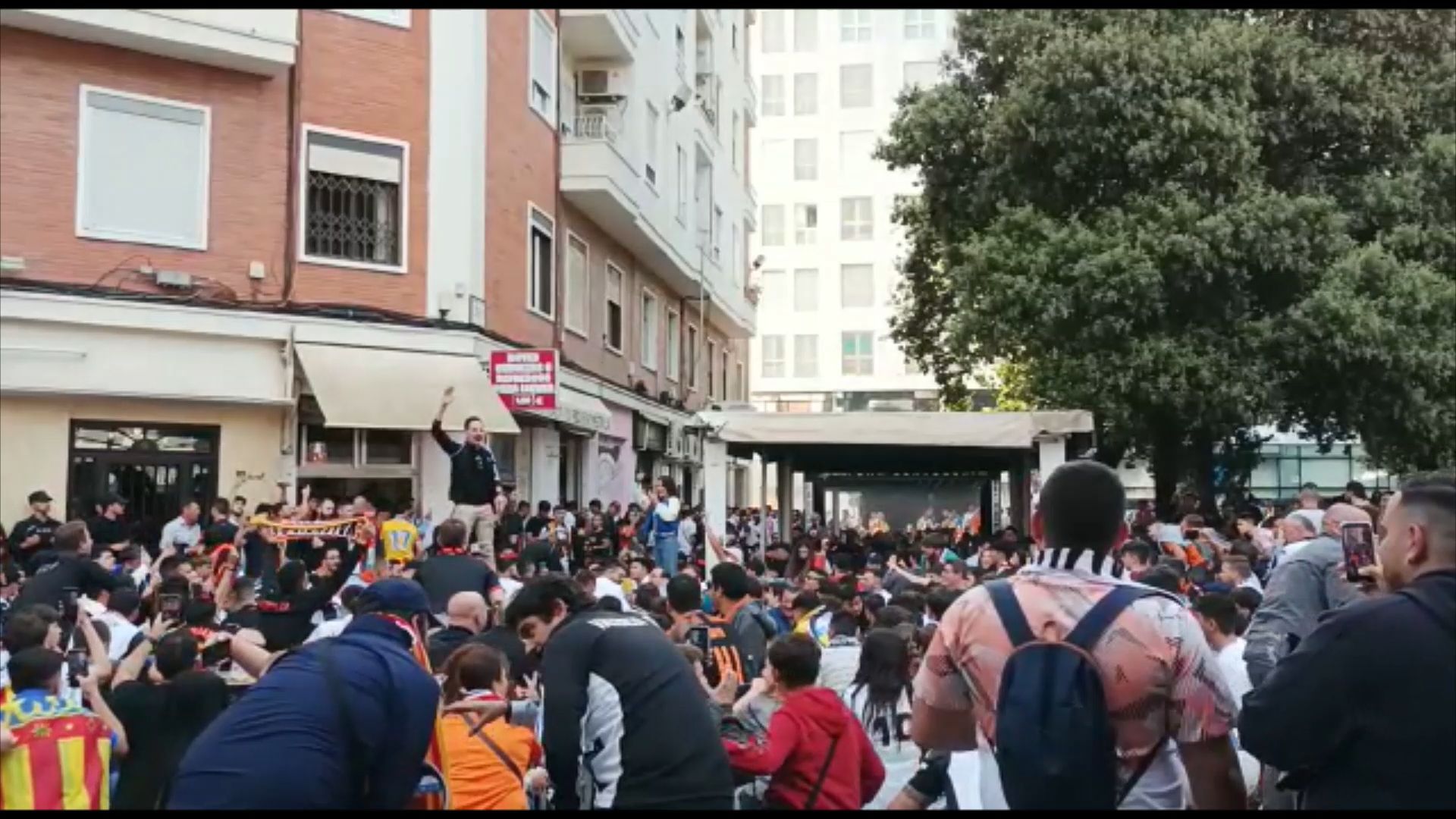 se_caldea_en_ambiente_en_mestalla_antes_del_valencia_valladolid_001.jpg