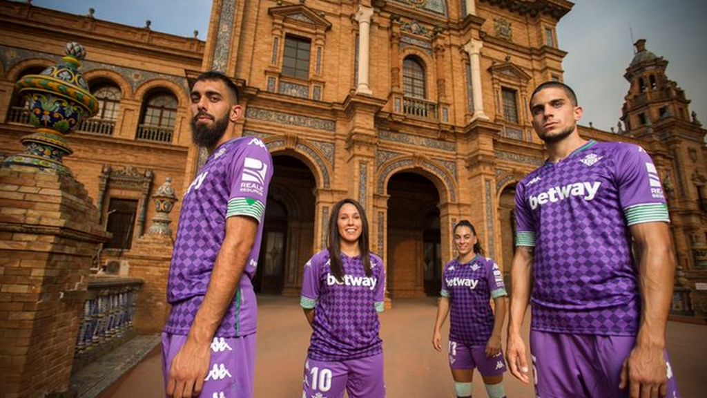 El Real Betis presenta su segunda equipación de la temporada 2020-21