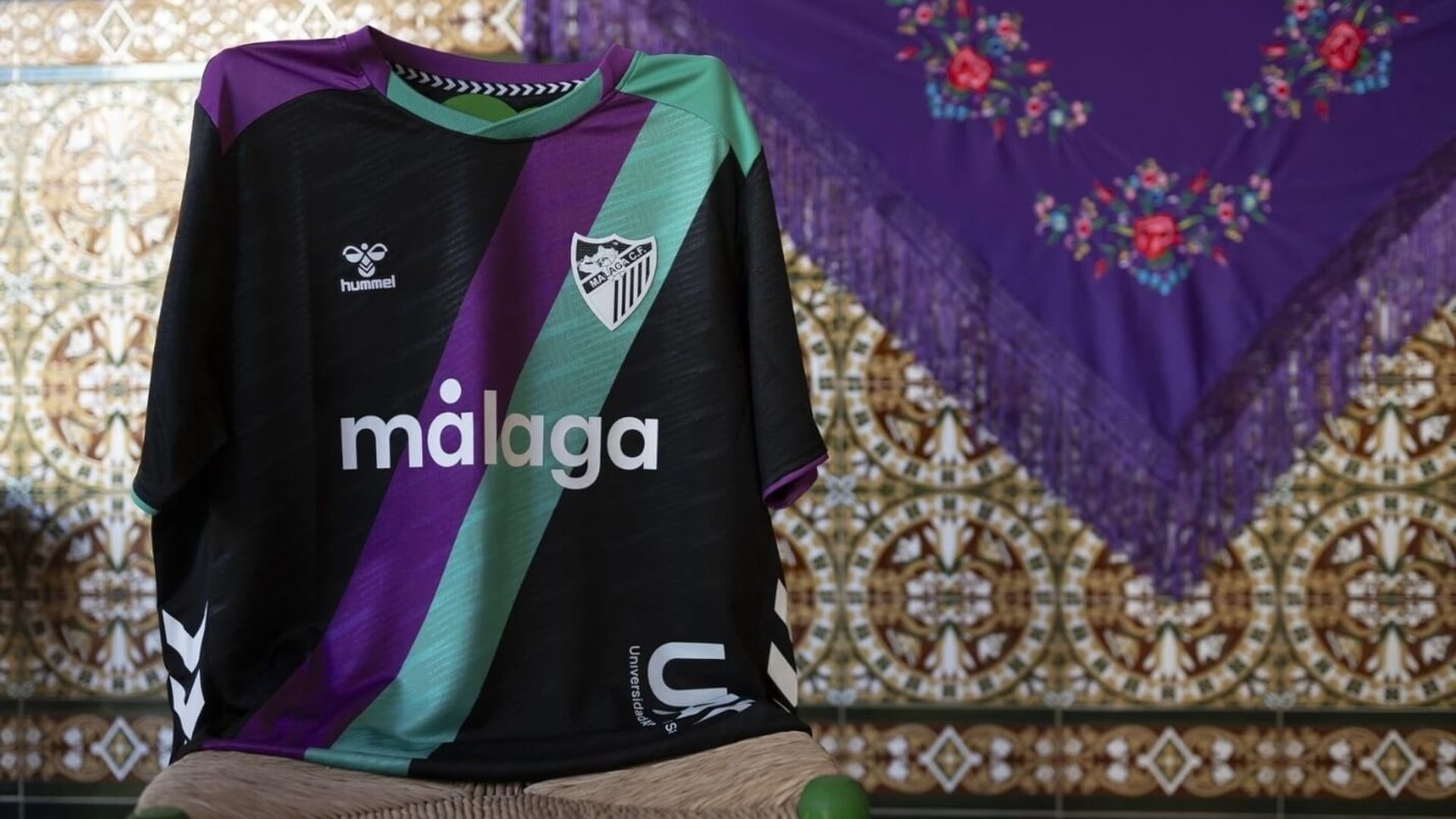 segunda_equipacion_del_malaga_foto_mcf_001.jpg segunda_equipacion_del_malaga_foto_mcf_001.jpg