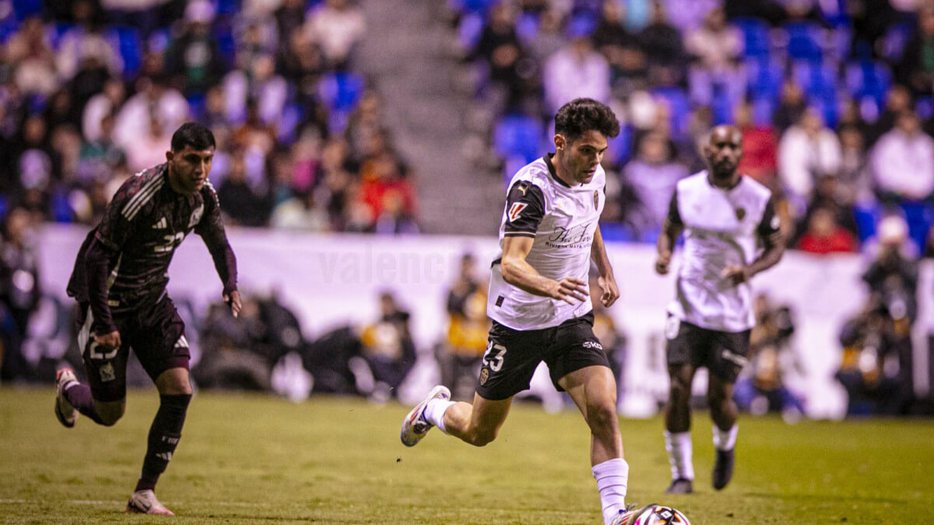 seleccion_de_mexico__valencia_cf.jpg seleccion_de_mexico__valencia_cf.jpg