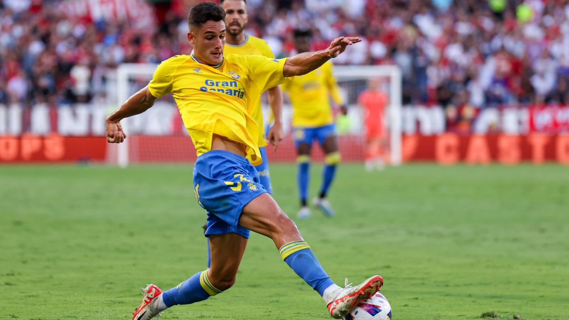 sergi_cardona_en_un_partido_con_la_ud_las_palmas_foto_cordon_press_001.jpg sergi_cardona_en_un_partido_con_la_ud_las_palmas_foto_cordon_press_001.jpg