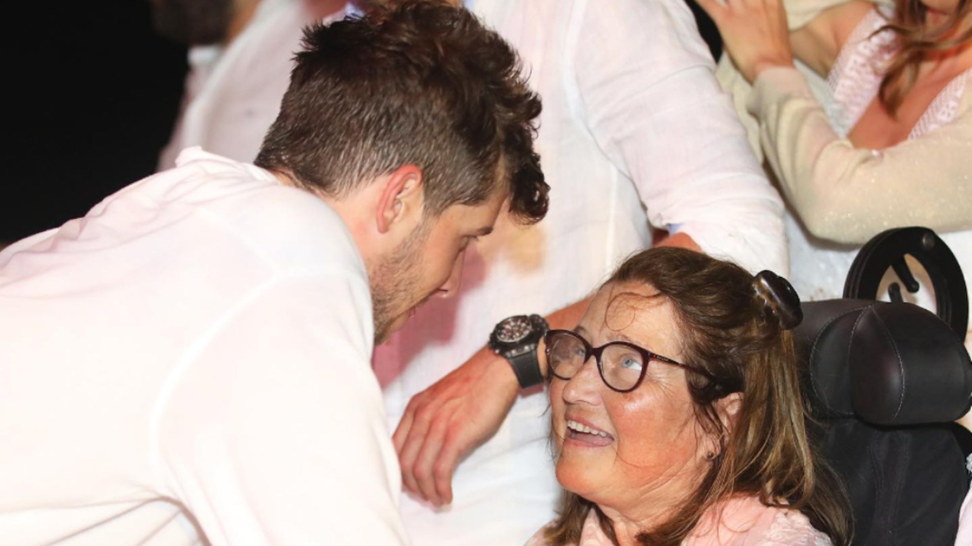 sergi_roberto_capitan_del_fc_barcelona_junto_a_su_madre__sergiroberto.jpg sergi_roberto_capitan_del_fc_barcelona_junto_a_su_madre__sergiroberto.jpg