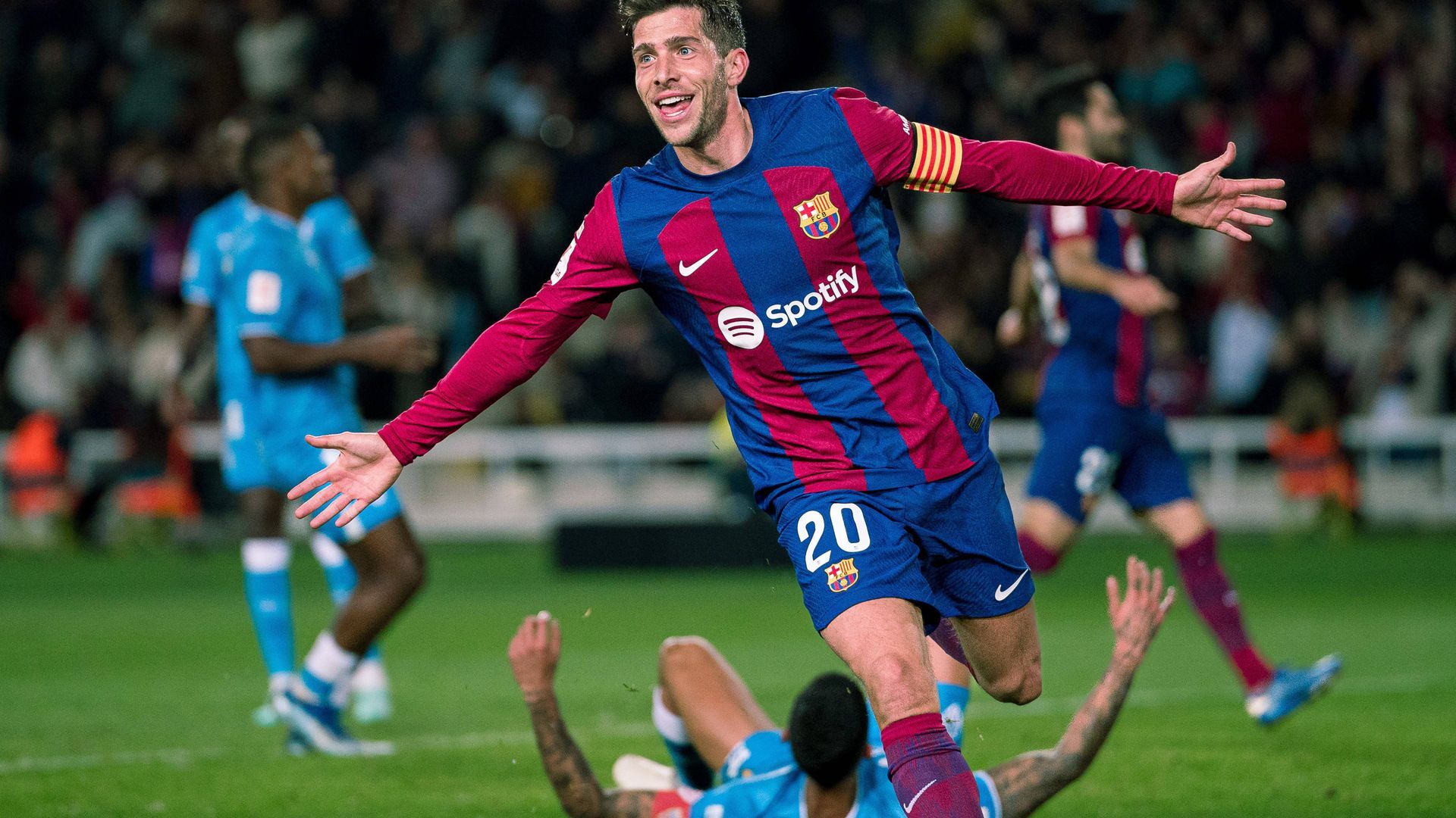 sergi_roberto_celebrando_uno_de_su_goles_en_el_barca_almeria_foto_cordon_press_001.jpg sergi_roberto_celebrando_uno_de_su_goles_en_el_barca_almeria_foto_cordon_press_001.jpg