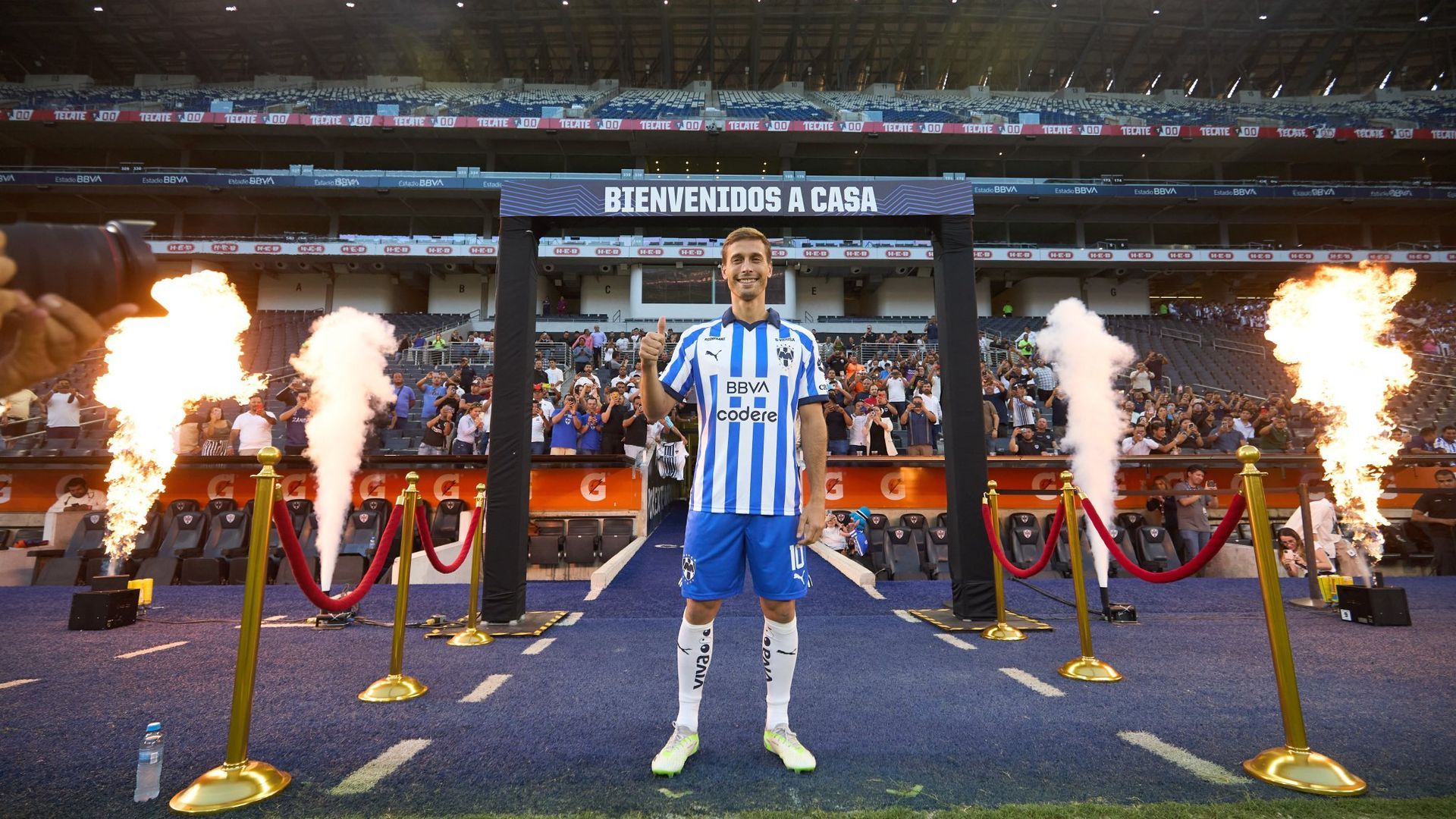 sergio_canales_en_su_presentacion_foto_rayados.jpg sergio_canales_en_su_presentacion_foto_rayados.jpg