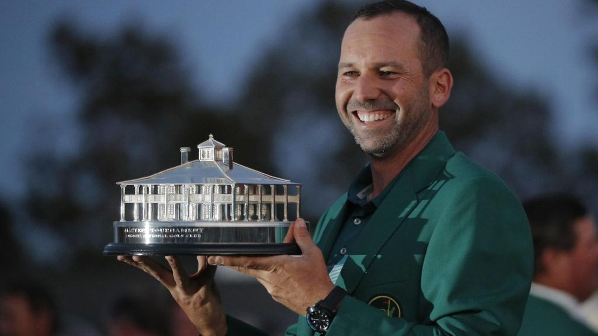 sergio_garcia_posa_con_el_masters_de_augusta.jpg