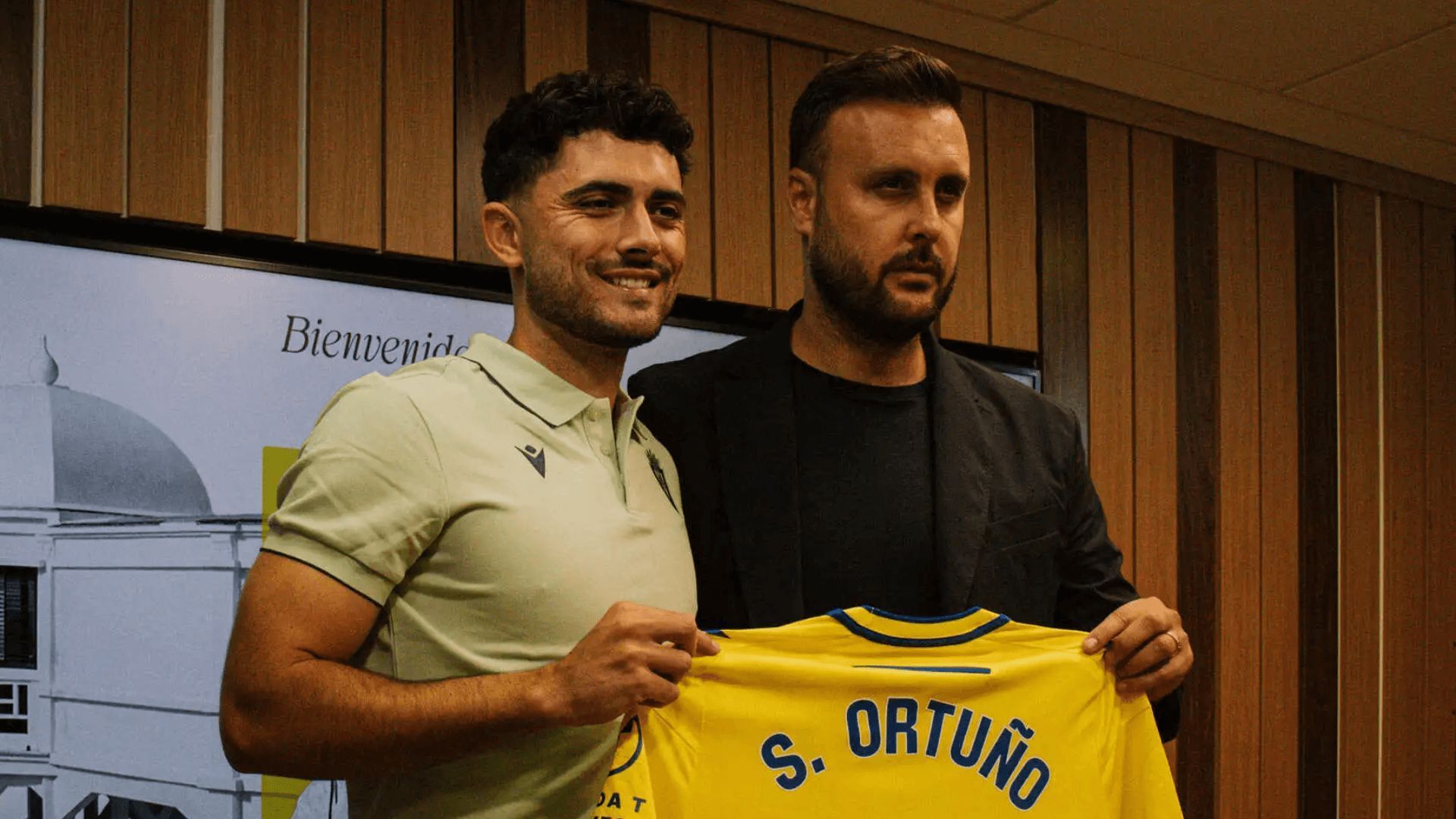 sergio_ortuno_posa_como_nuevo_jugador_del_cadiz_junto_a_juan_cala_foto_ccf.png sergio_ortuno_posa_como_nuevo_jugador_del_cadiz_junto_a_juan_cala_foto_ccf.png