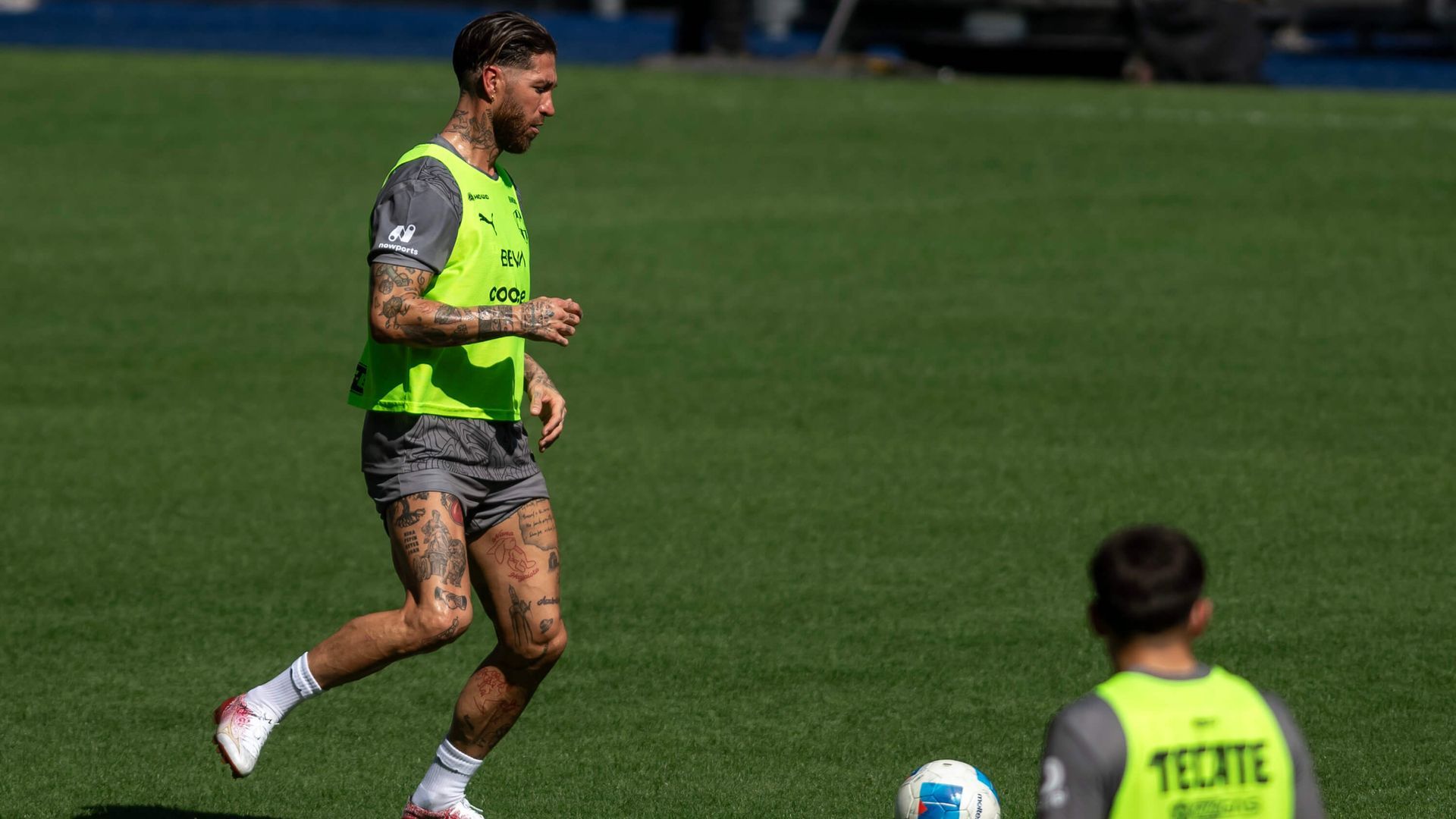 sergio_ramos_durante_un_entrenamiento_con_rayados_de_monterrey_foto_efe_001.jpg