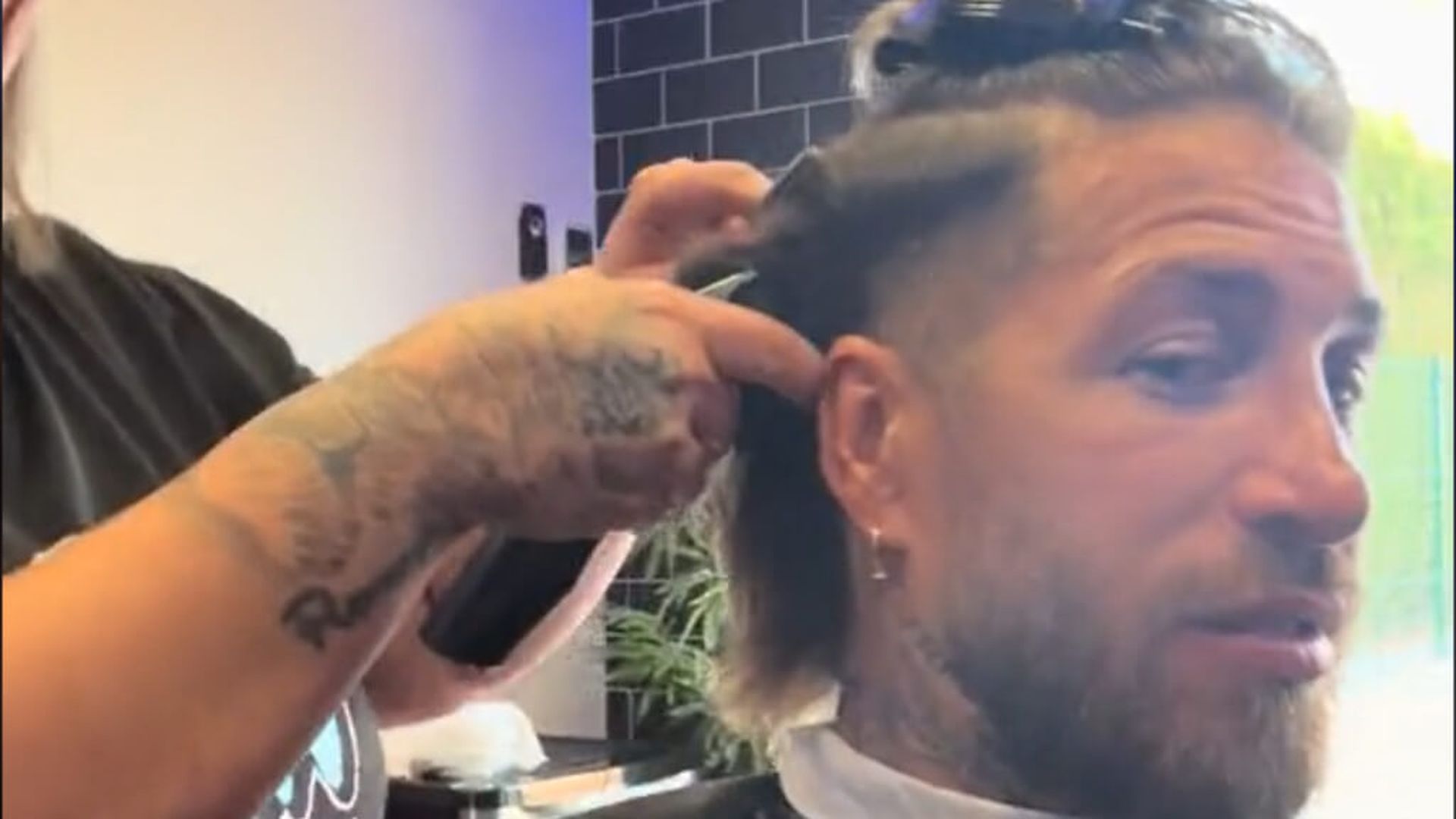 sergio_ramos_ensena_como_se_corta_el_pelo_captura__sergioramos.jpg