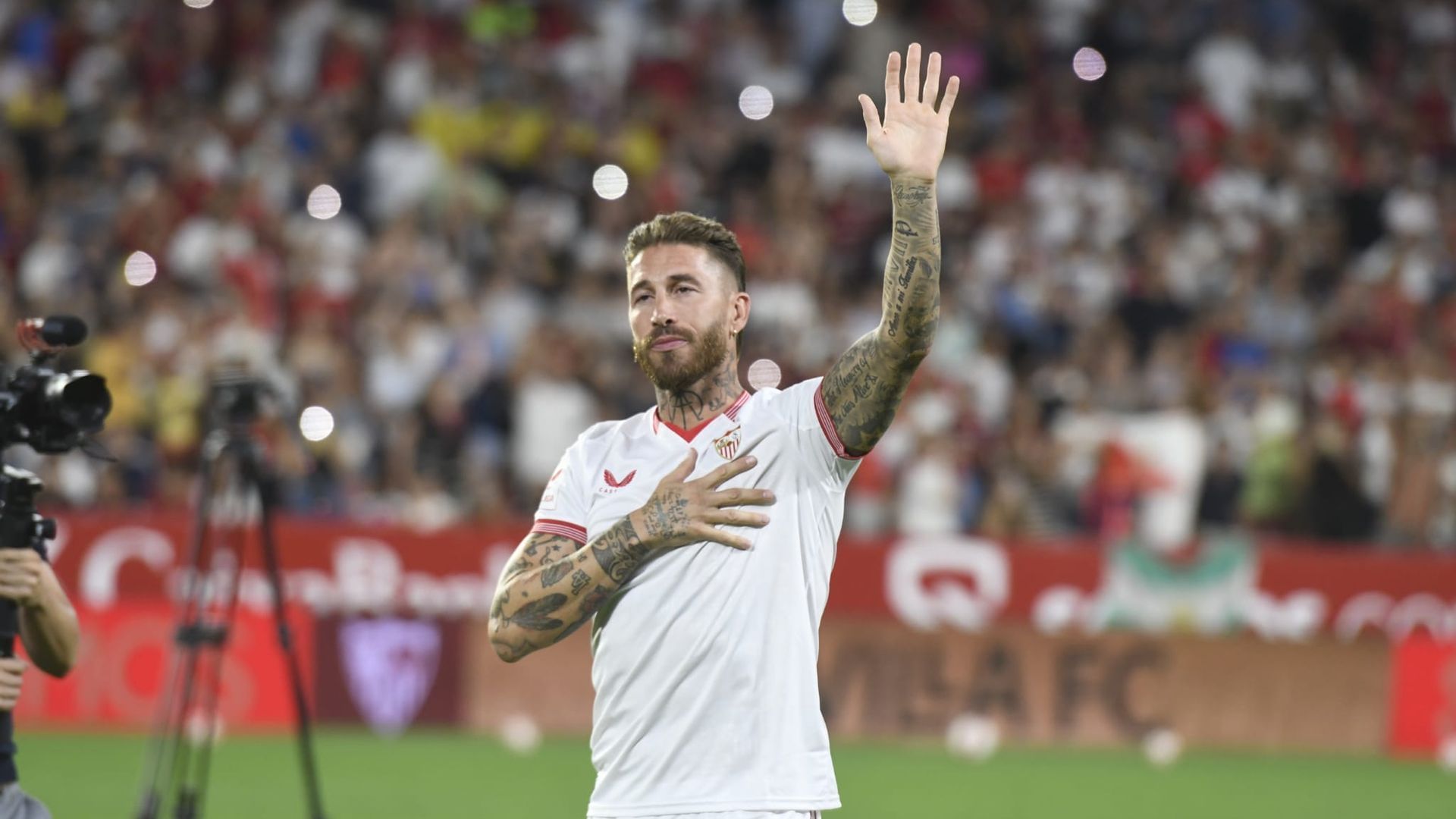 sergio_ramos_llorando_a_su_regreso_al_sanchez_pizjuan_foto_kiko_hurtado_002.jpeg
