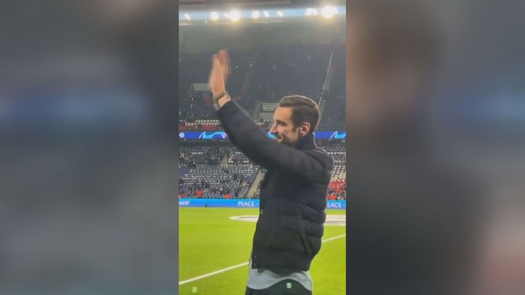 Sergio Rico recibe la ovación del Parque de los Príncipes