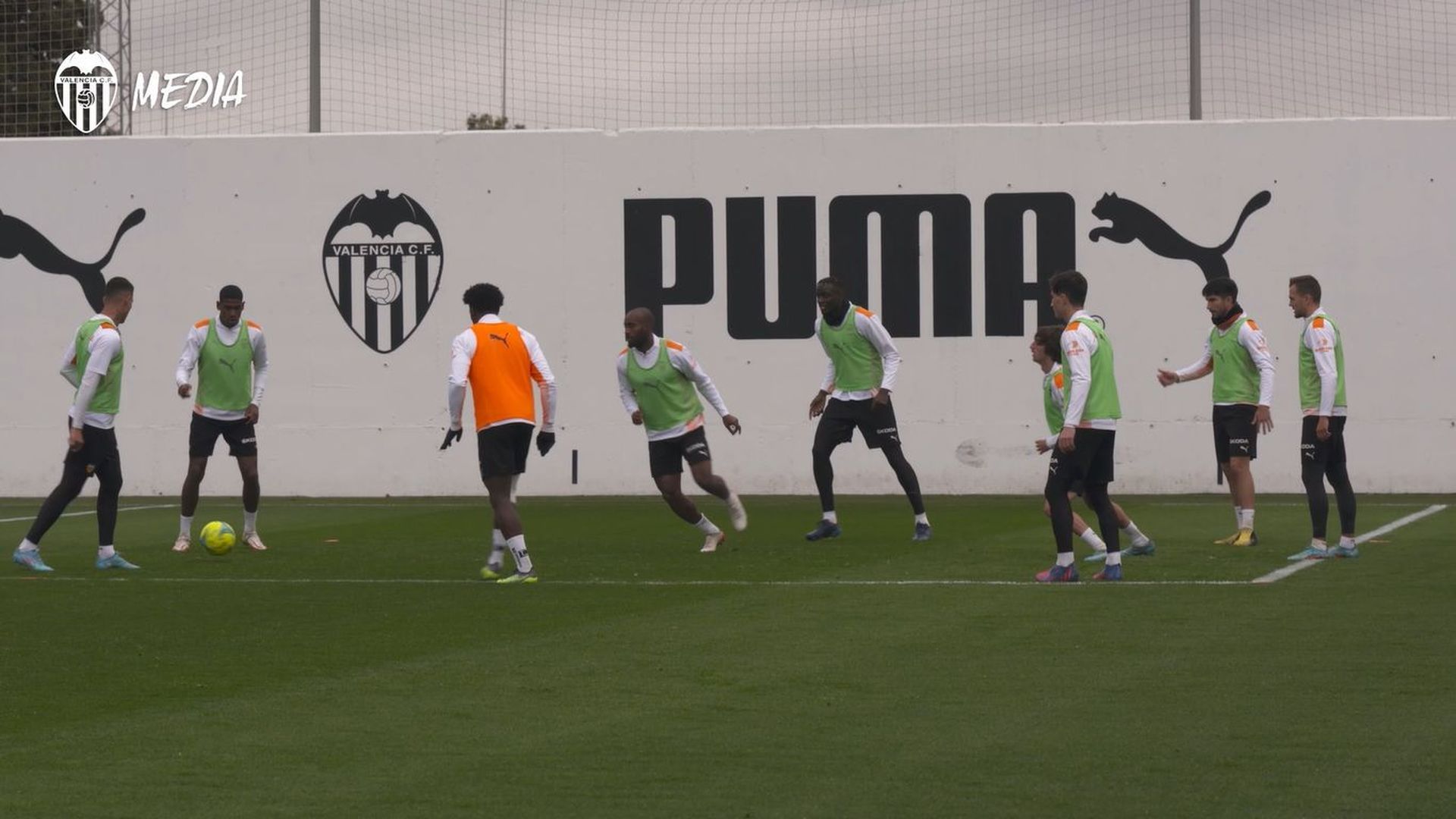 sesion_de_entrenamiento_durante_la_manana_de_hoy_del_valencia_001.png