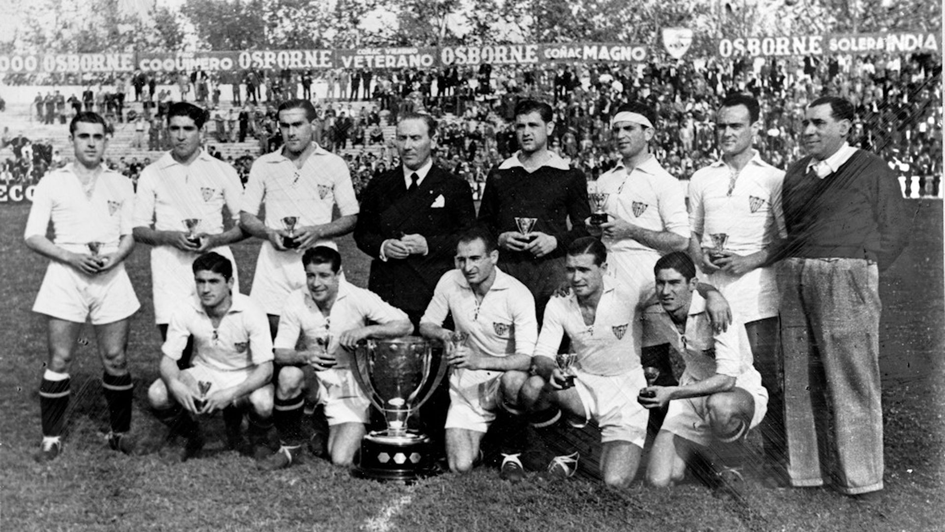 sevilla_campeon_liga_1946.jpeg
