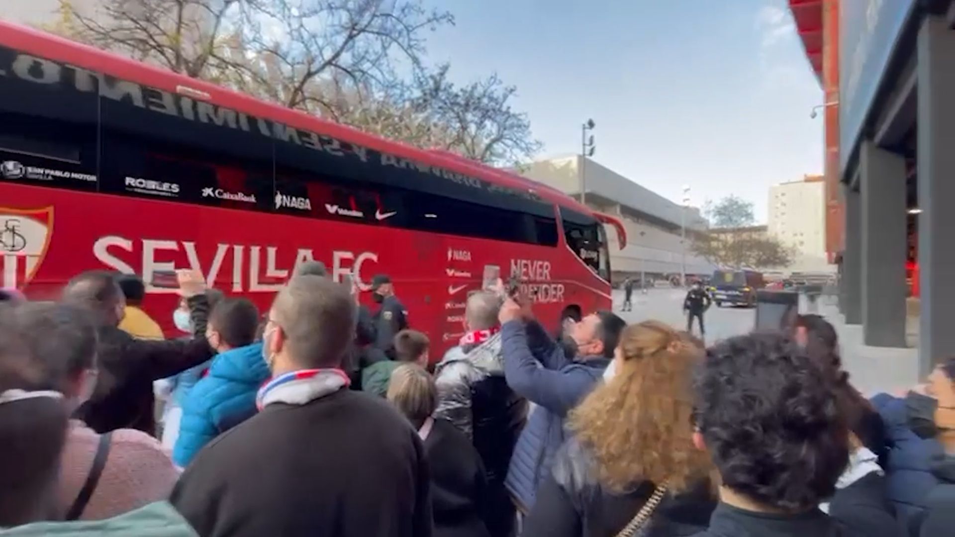 sevilla_celta_llegada_del_sevilla_al_estadio_ramon_sanchez_pizjuan.jpg