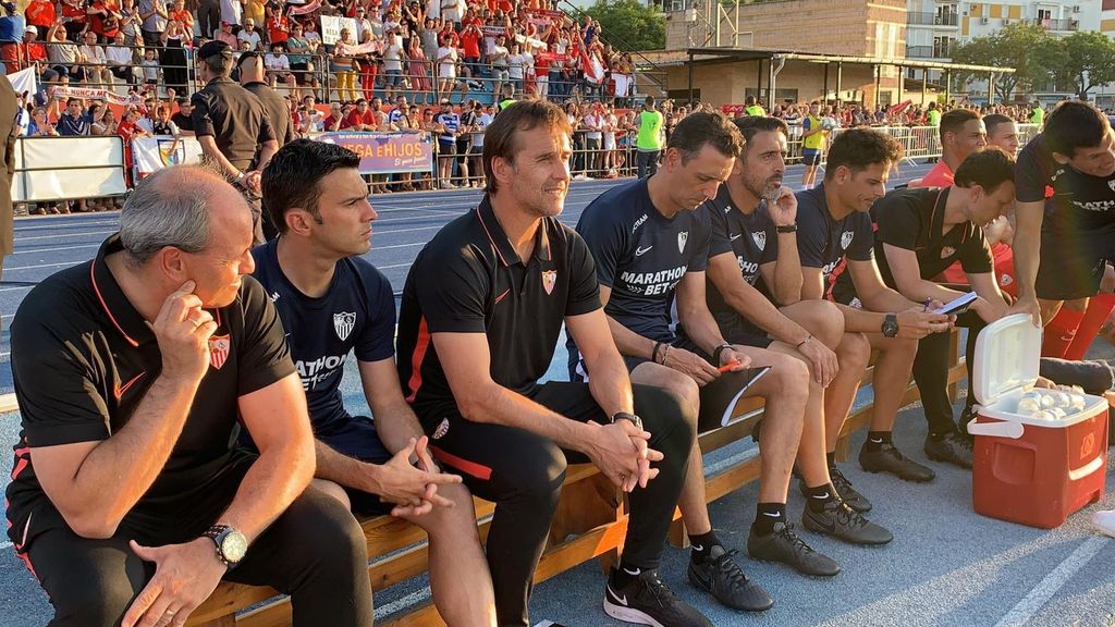 El Sevilla salta al campo para medirse al Reading