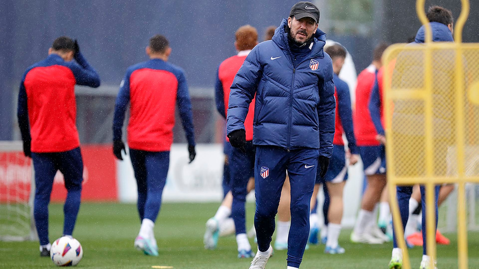 simeone_en_un_entrenamiento_con_el_atletico_foto_atm_001.jpg simeone_en_un_entrenamiento_con_el_atletico_foto_atm_001.jpg
