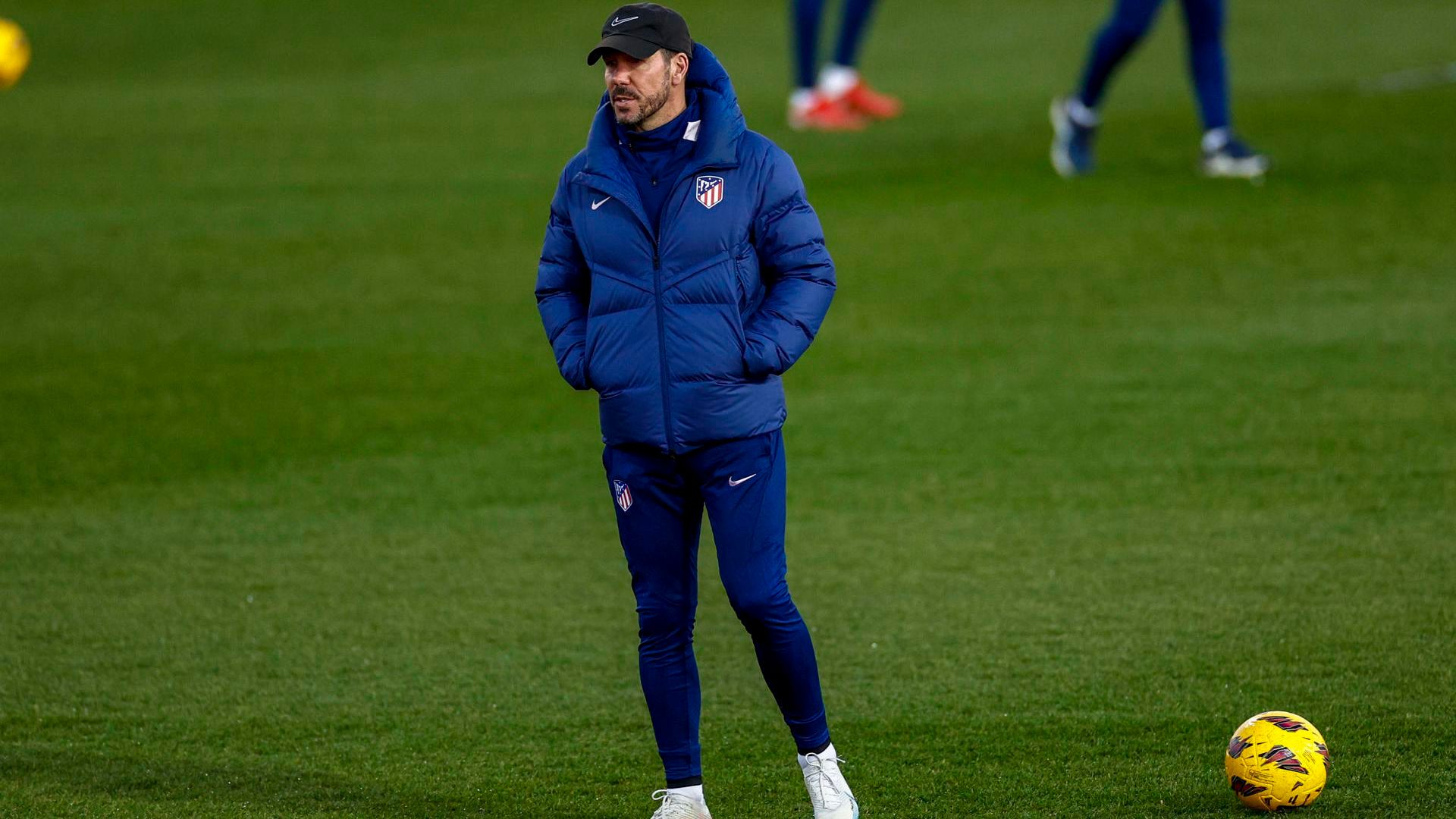 simeone_en_un_entrenamiento_del_atletico_foto_efe_001.jpg