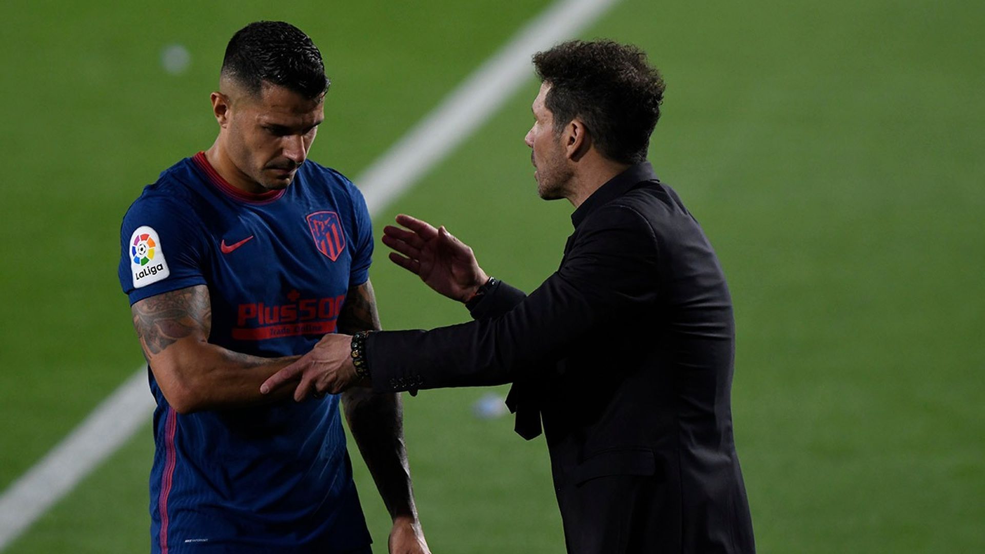 simeone_saluda_a_vitolo_en_el_villamarin_foto_kiko_hurtado.jpeg simeone_saluda_a_vitolo_en_el_villamarin_foto_kiko_hurtado.jpeg