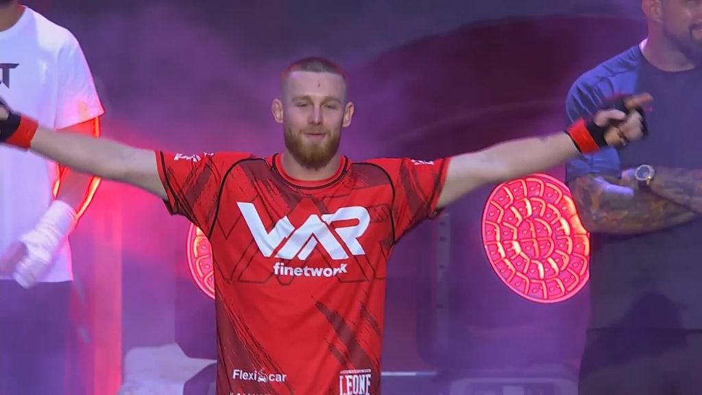 Daniel Richardson salta al ring al ritmo de Gipsy Kings