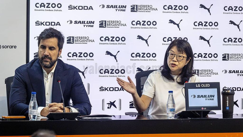 Rueda de prensa de Javier Solís, Corona y Layhoon en Mestalla