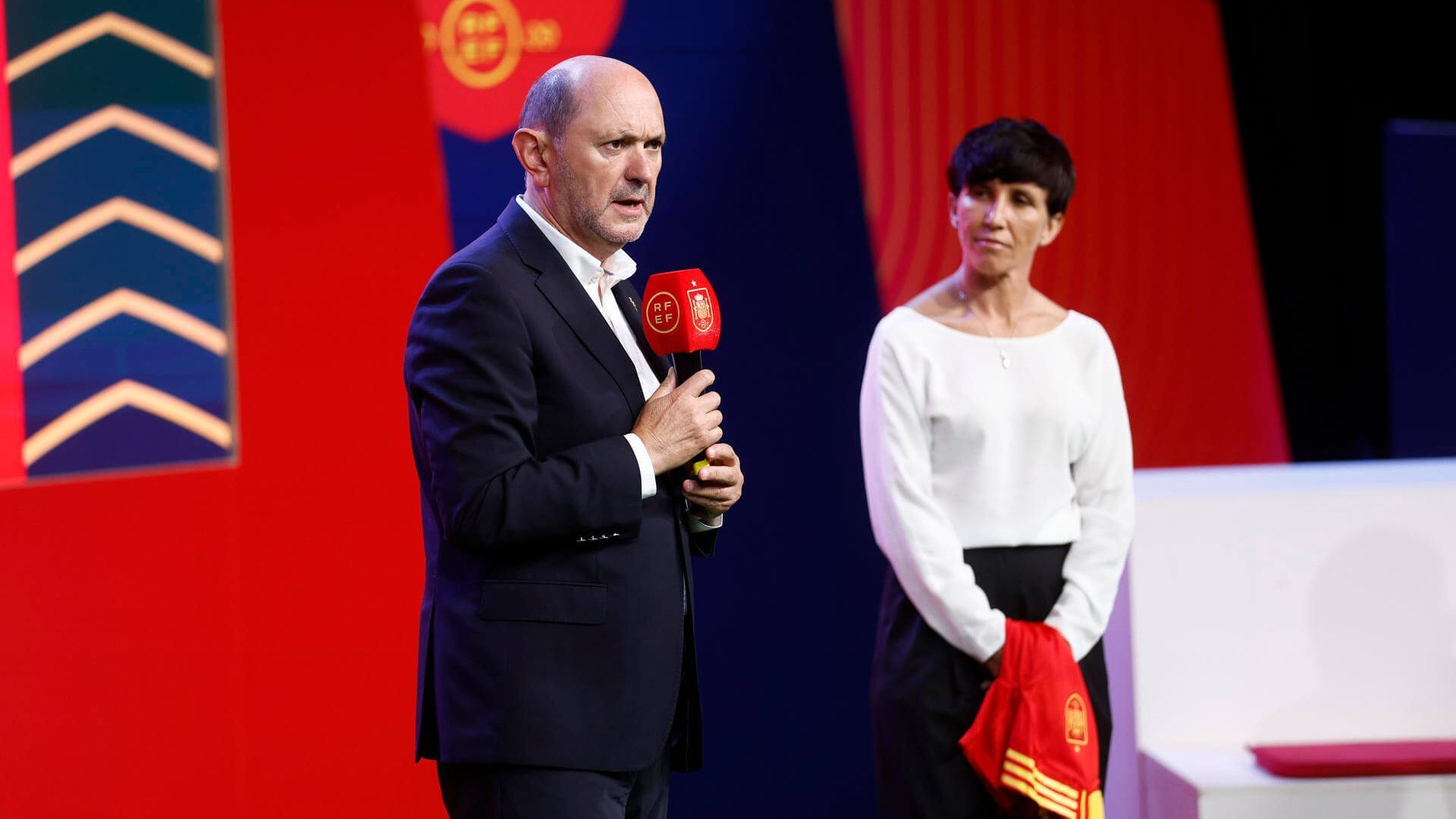 sonia_bermudez_junto_a_rafael_louzan_en_su_presentacion_como_nuevo_seleccionadora_foto.jpg sonia_bermudez_junto_a_rafael_louzan_en_su_presentacion_como_nuevo_seleccionadora_foto.jpg