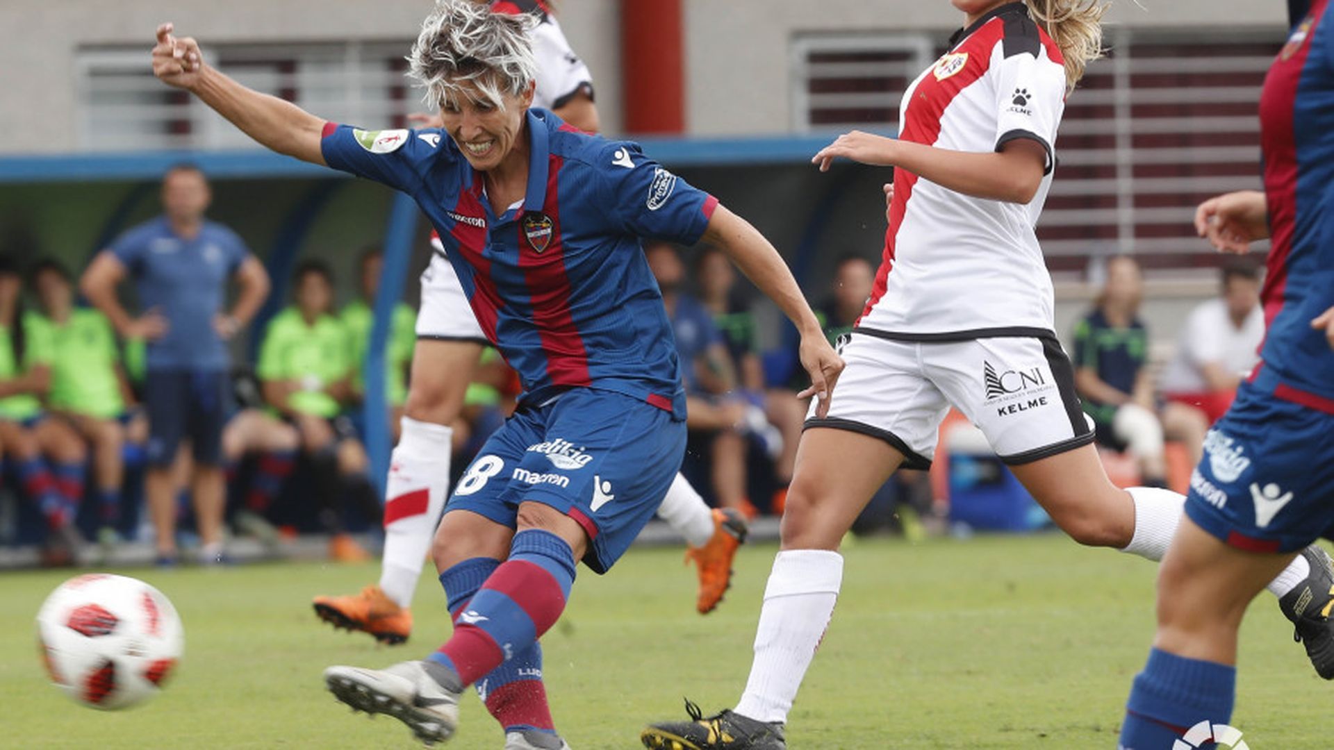sonia_bermudez_levante_femenino_rayo_5jpg_001.jpg