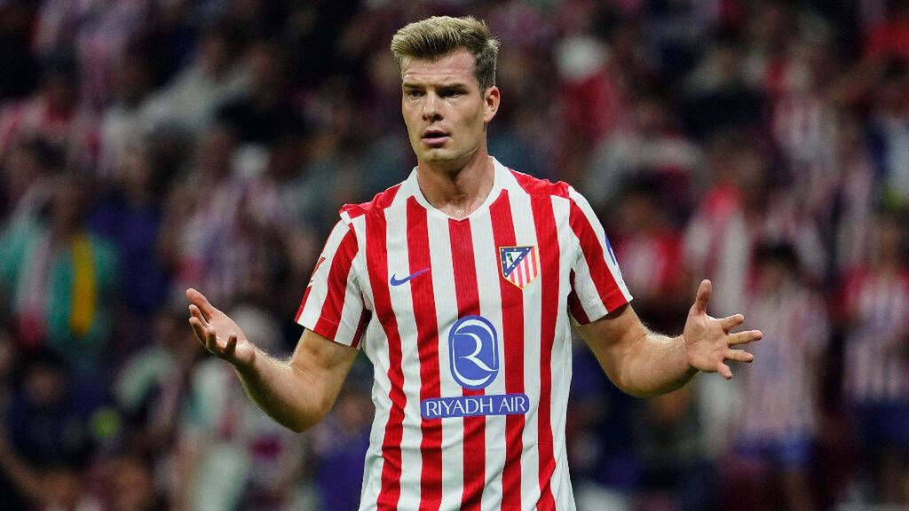 Simeone defiende a Sorloth tras su expulsión en Mallorca: "No creo que fuera roja clara"