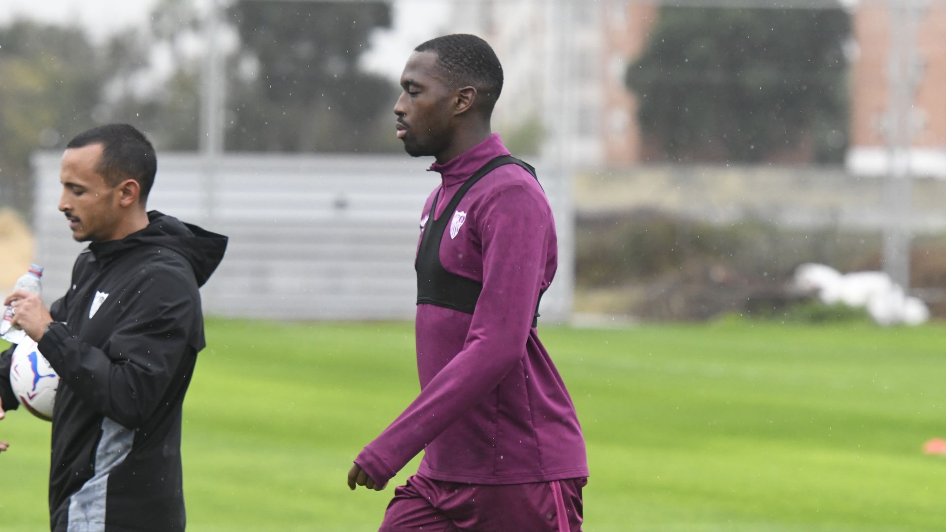 soumare_se_entrena_al_margen.jpg soumare_se_entrena_al_margen.jpg