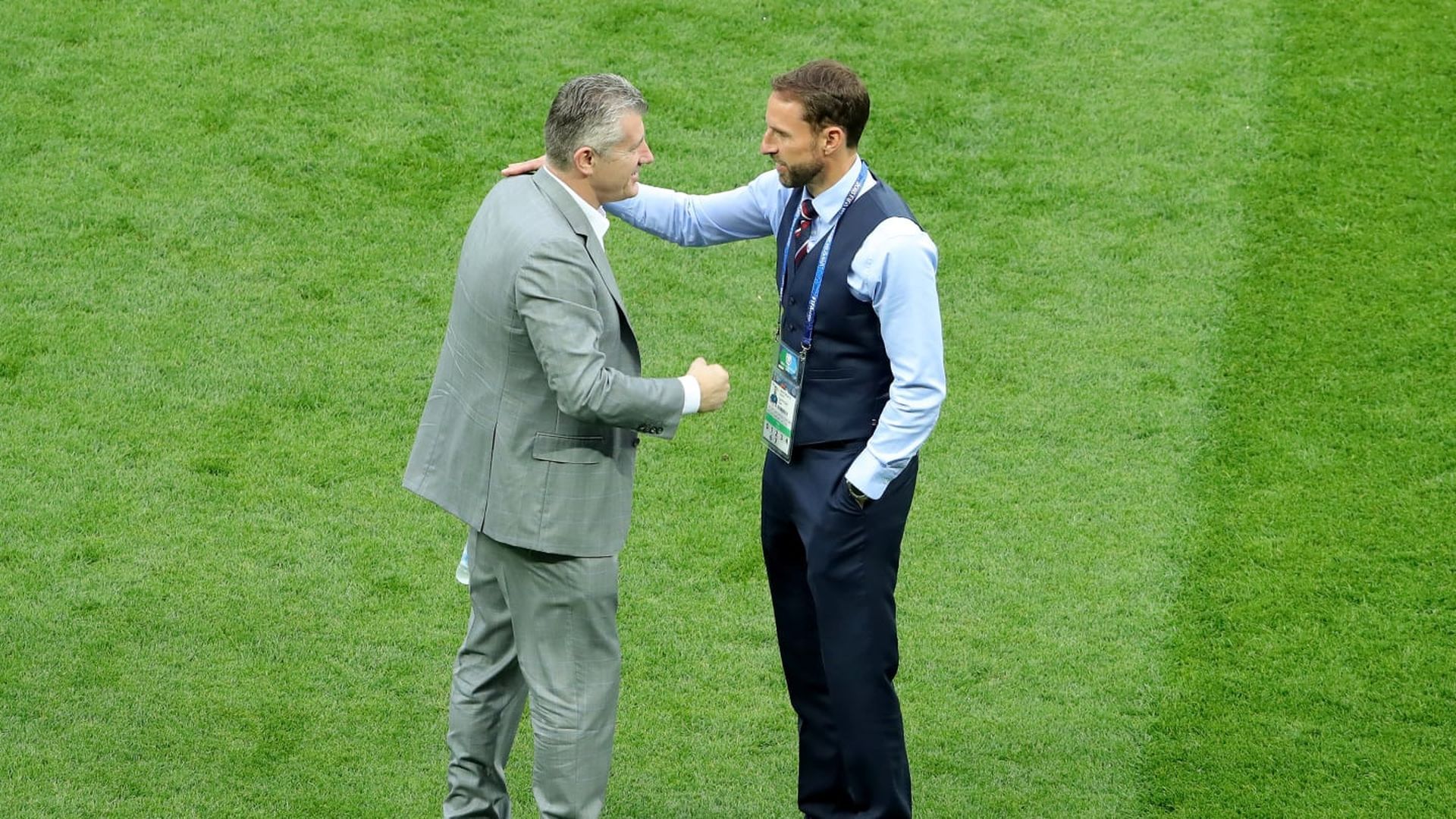 southgate_y_suker_se_saludan_antes_del_partido__001.jpg southgate_y_suker_se_saludan_antes_del_partido__001.jpg