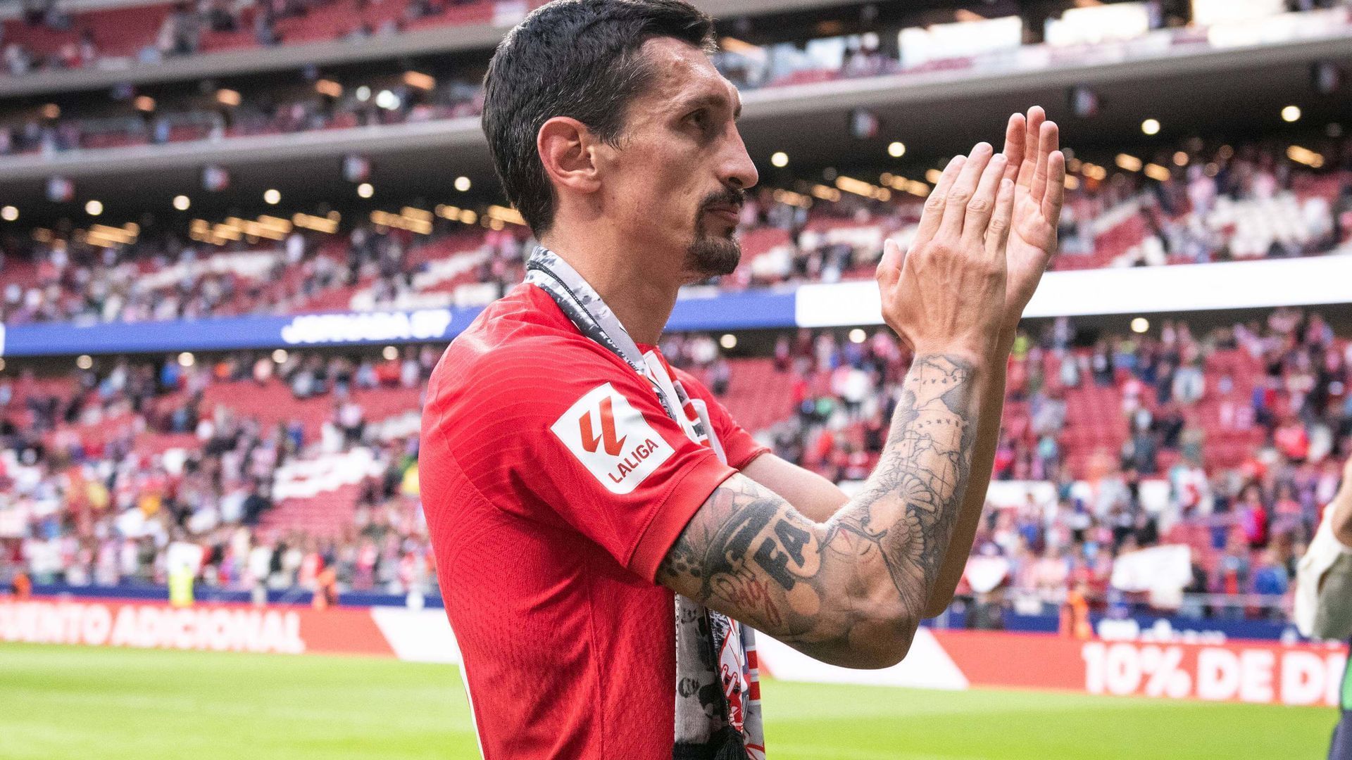stefan_savic_se_despide_de_la_aficion_del_atletico_de_madrid_foto_cordon_press_001.jpg stefan_savic_se_despide_de_la_aficion_del_atletico_de_madrid_foto_cordon_press_001.jpg