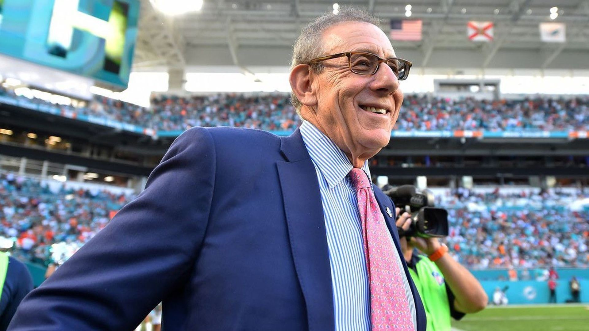 stephen_ross_en_un_partido_de_los_dolphins_001.jpg