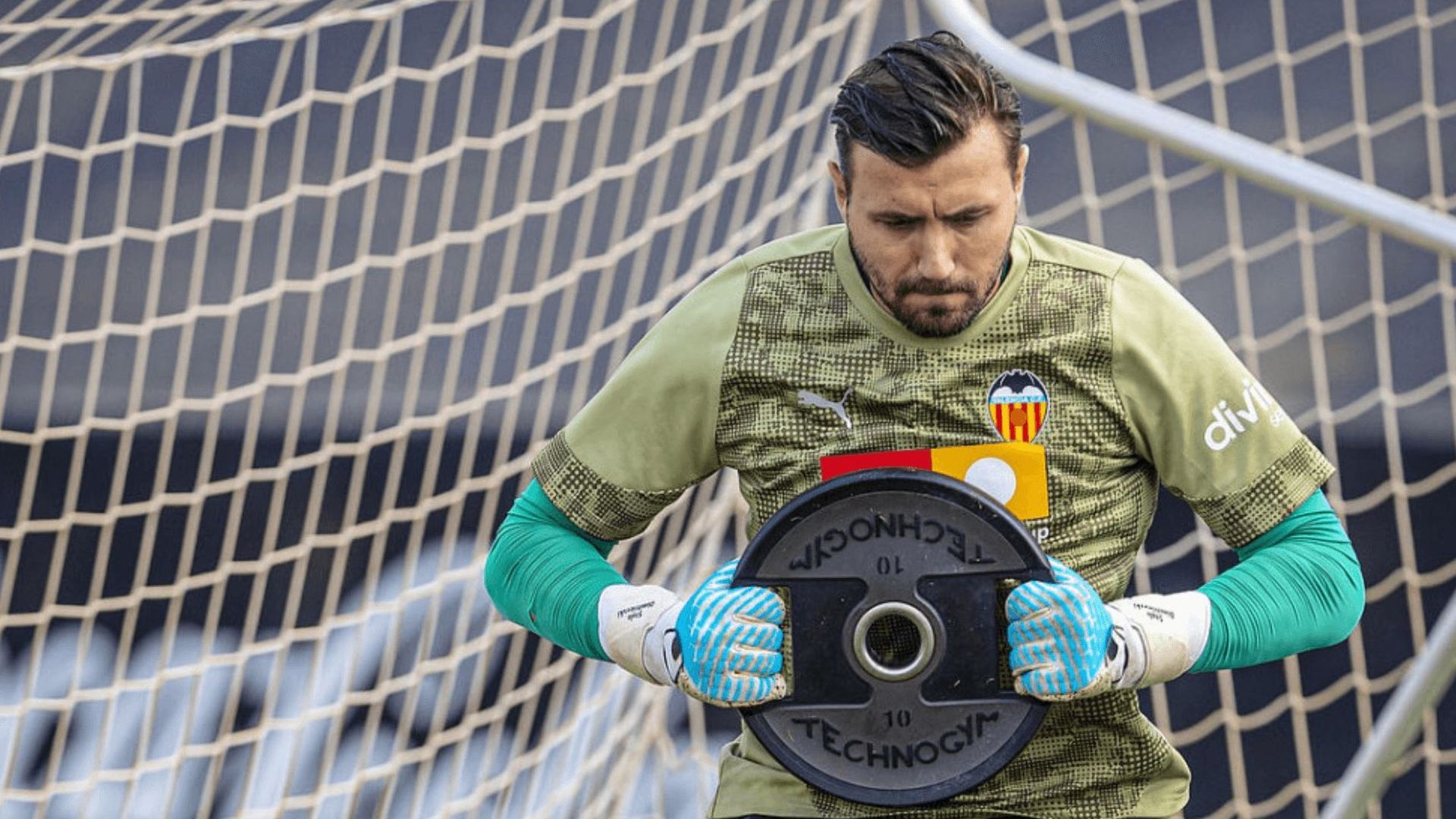 stole_dimitrievski_entrenando_foto_valencia_cf_001.png stole_dimitrievski_entrenando_foto_valencia_cf_001.png