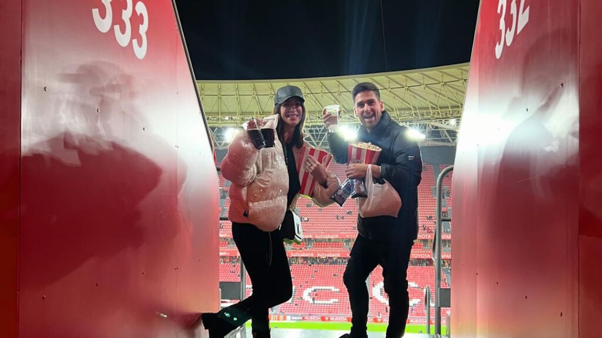 tamara_gorro_junto_a_un_amigo_en_san_mames__tamara_gorro_001.jpg tamara_gorro_junto_a_un_amigo_en_san_mames__tamara_gorro_001.jpg