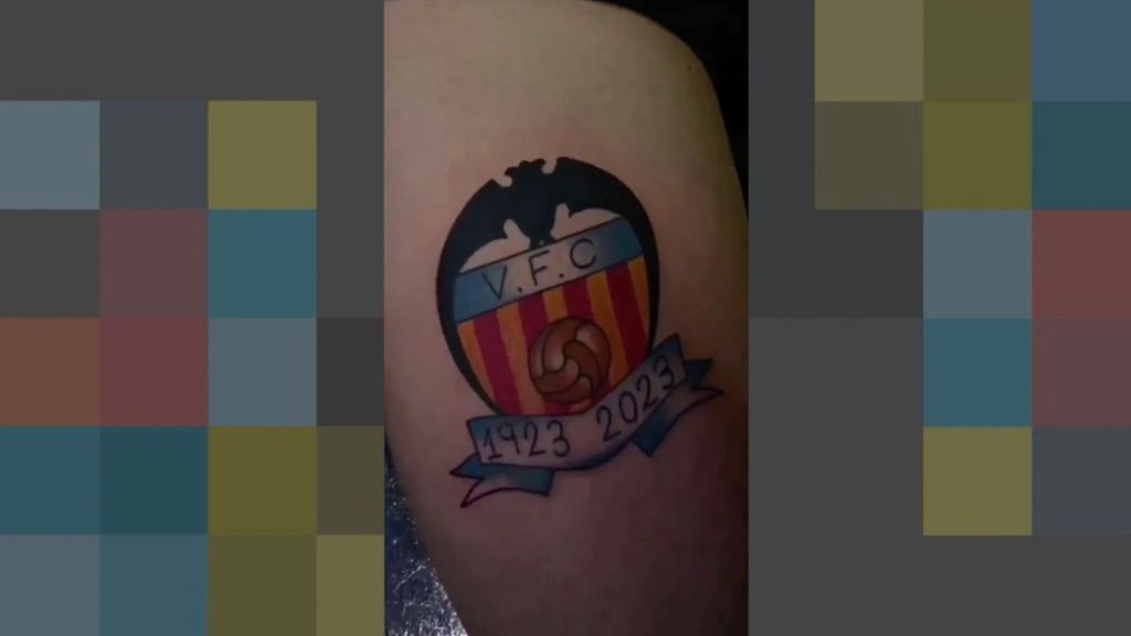 Se tatúan el nuevo escudo homenaje al centenario de Mestalla