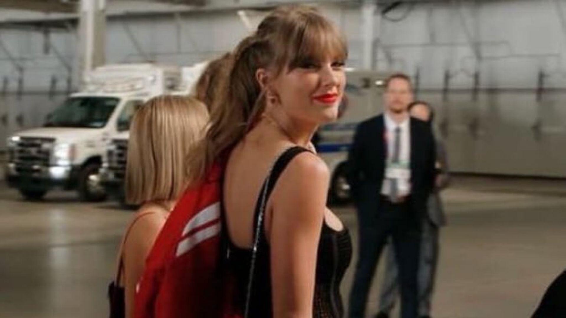 taylor_swift_presente_en_el_allegiant_stadium__mundoswiftt.jpg taylor_swift_presente_en_el_allegiant_stadium__mundoswiftt.jpg