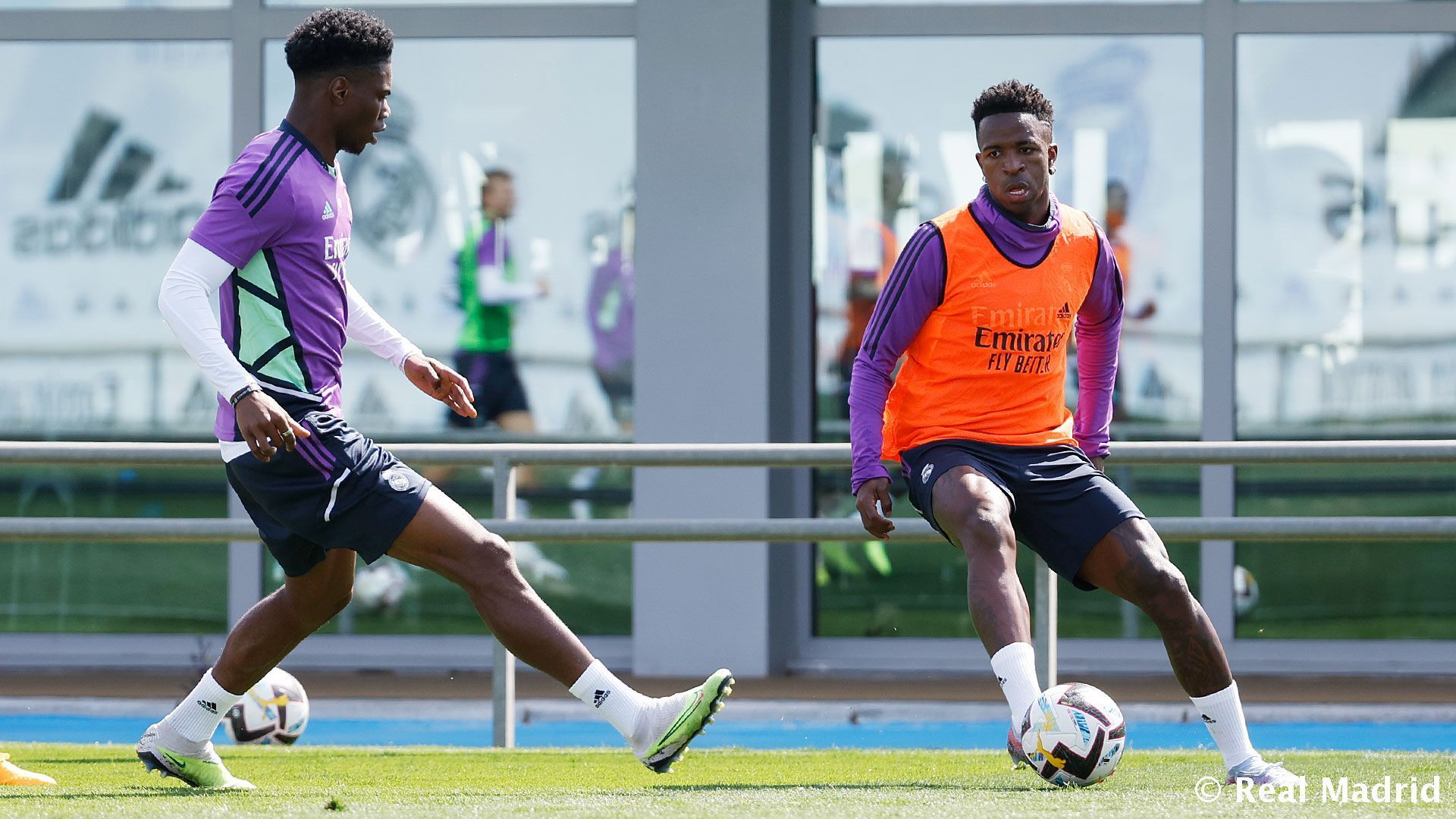 tchouameni_y_vinicius_en_una_sesion_del_real_madrid_foto_rm_001.jpg