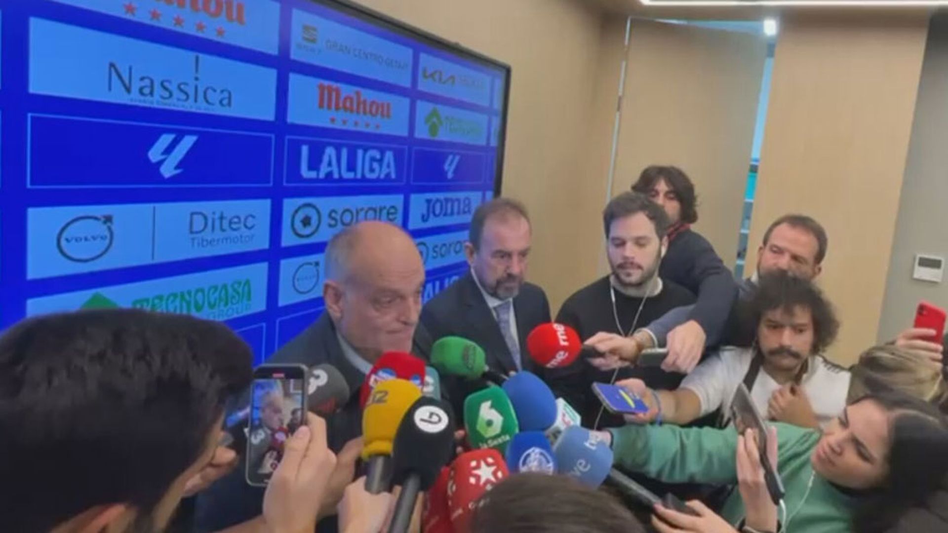 tebas_la_relacion_de_florentino_perez_con_laliga_y_sus_diferentes_visiones_del_futbol_.jpg tebas_la_relacion_de_florentino_perez_con_laliga_y_sus_diferentes_visiones_del_futbol_.jpg