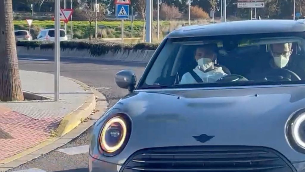 La llegada de Tecatito Corona a la ciudad deportiva para su primer entrenamiento