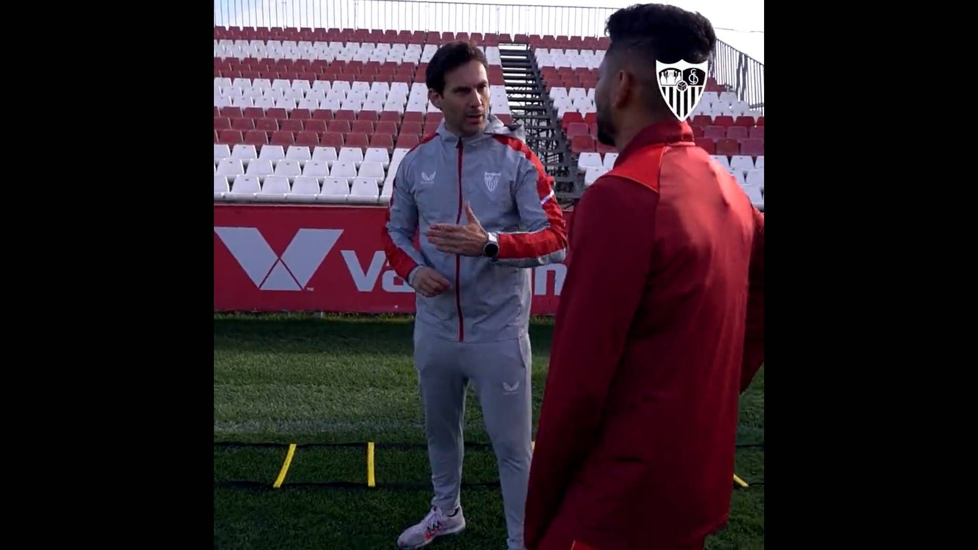 tecatito_vuelve_a_los_entrenamientos_001.jpg