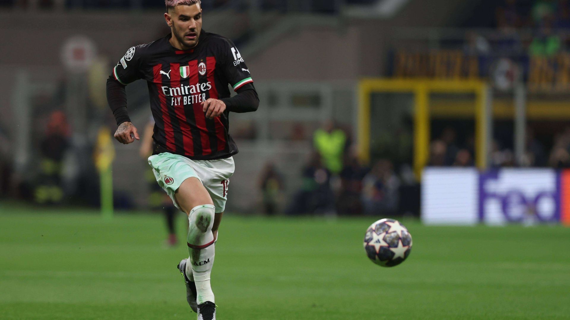 theo_hernandez_en_un_partido_del_milan__001.jpg theo_hernandez_en_un_partido_del_milan__001.jpg