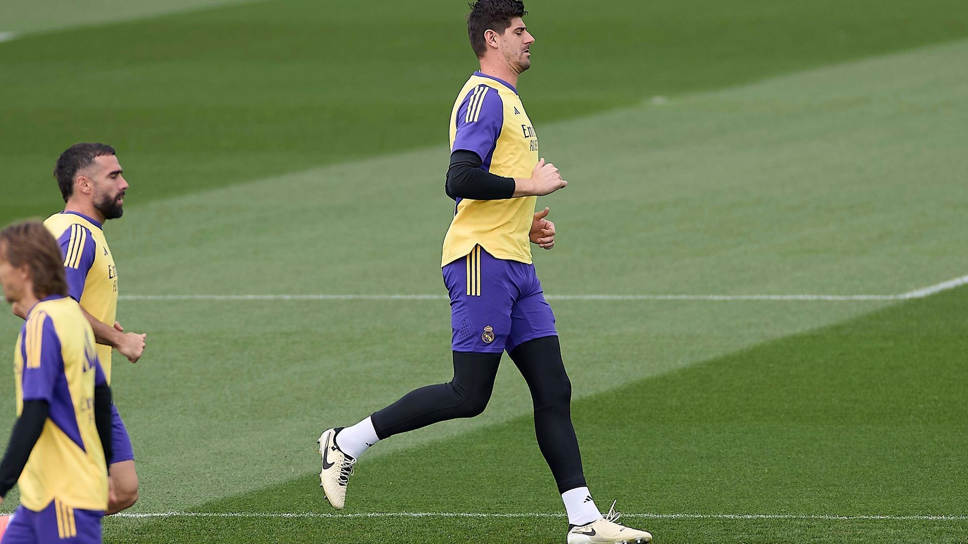 thibaut_courtois_en_un_entrenamiento_del_real_madrid_foto_cordon_press_001.jpg