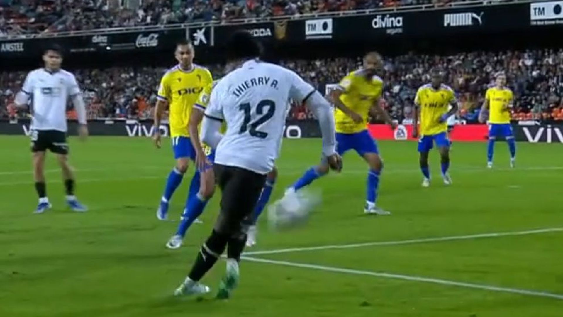 thierry_hace_una_rabona_en_mestalla.png