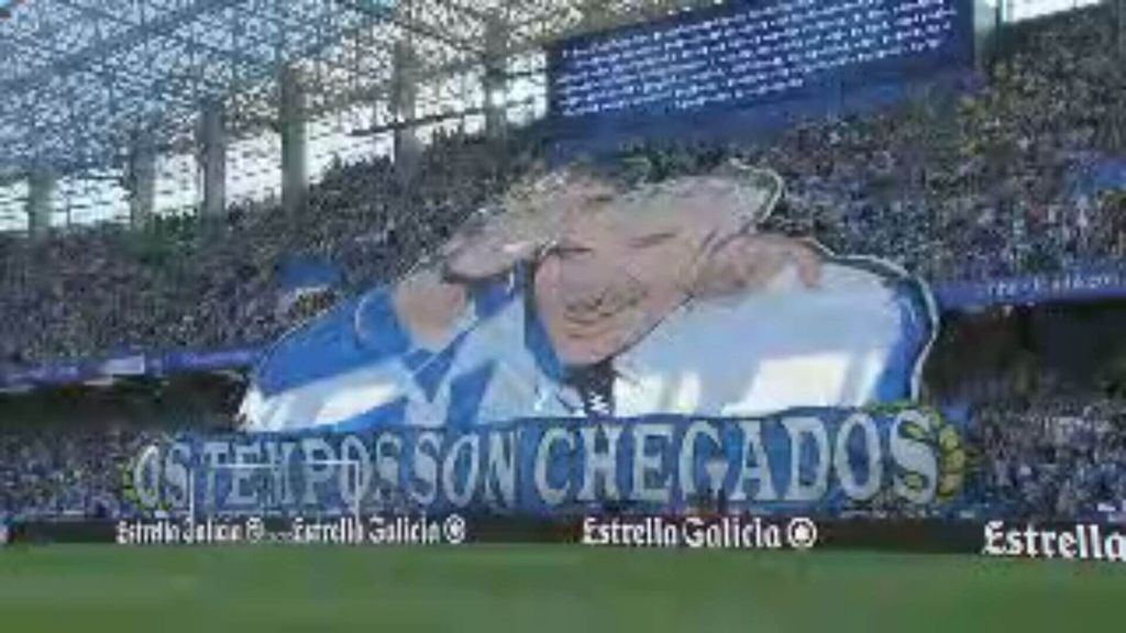 El tifo del Dépor con el que han homenajeado de Arsenio Iglesias y Bebeto