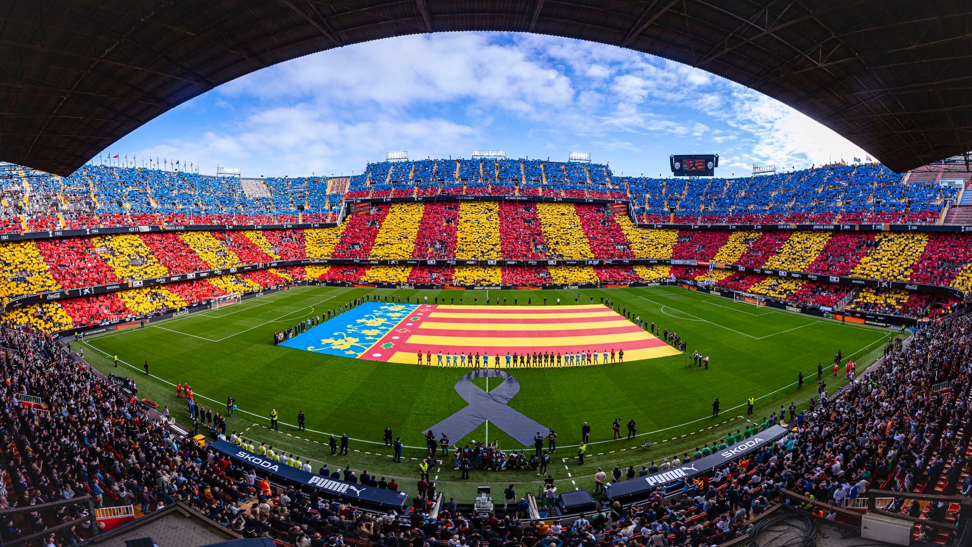tifo_y_senyera_en_mestalla_.JPG