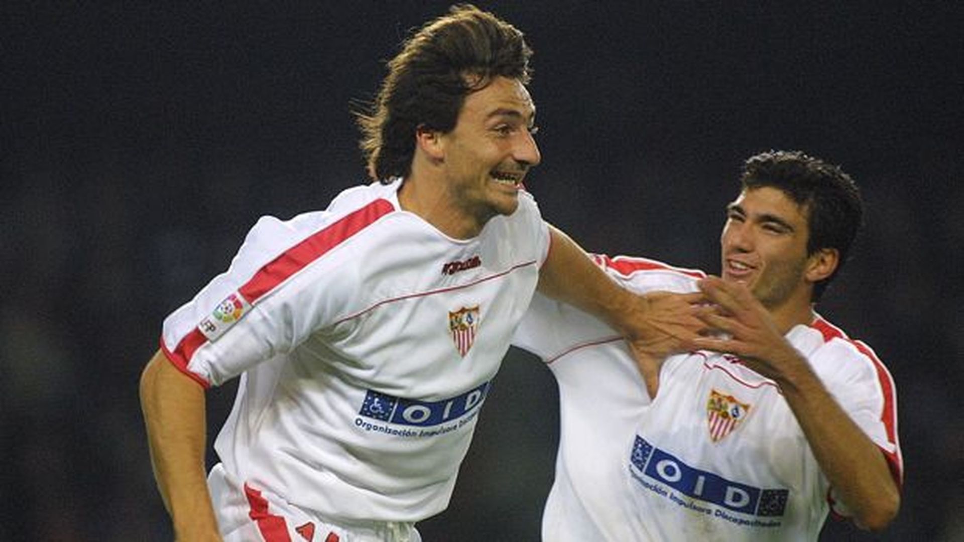 toedtli_celebra_uno_de_los_goles_anotados_ante_el_barcelona_en_la_temporada_0203_001.png