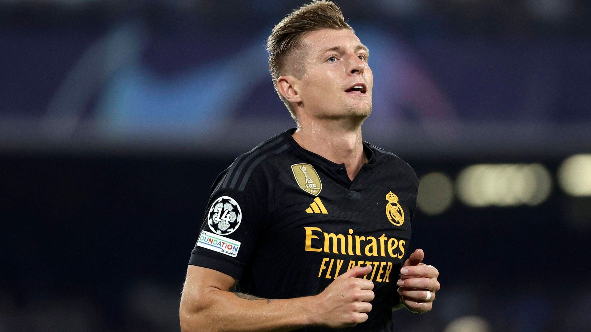 toni_kroos_en_el_napoles_real_madrid_de_champions_001.jpg