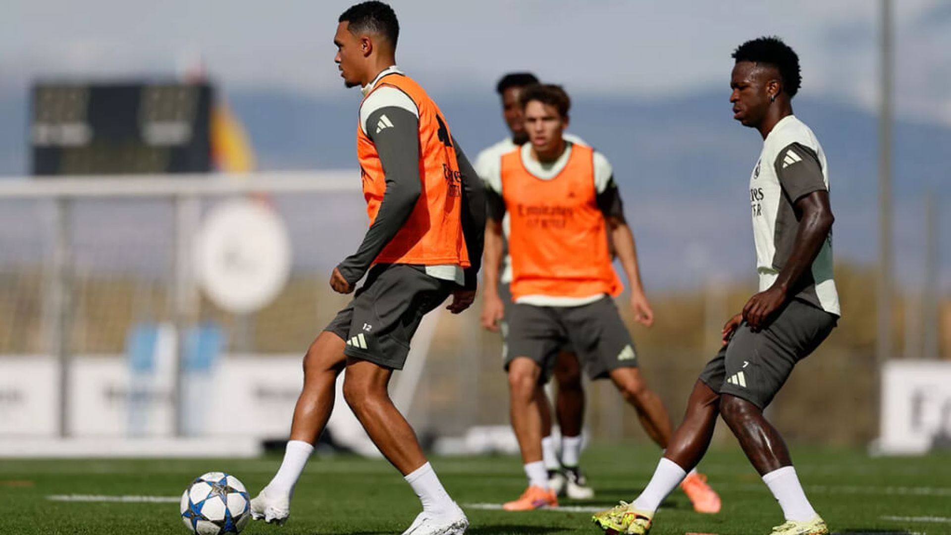trent_alexander_arnold_en_el_entrenamiento_del_real_madrid_foto_rma.jpg trent_alexander_arnold_en_el_entrenamiento_del_real_madrid_foto_rma.jpg