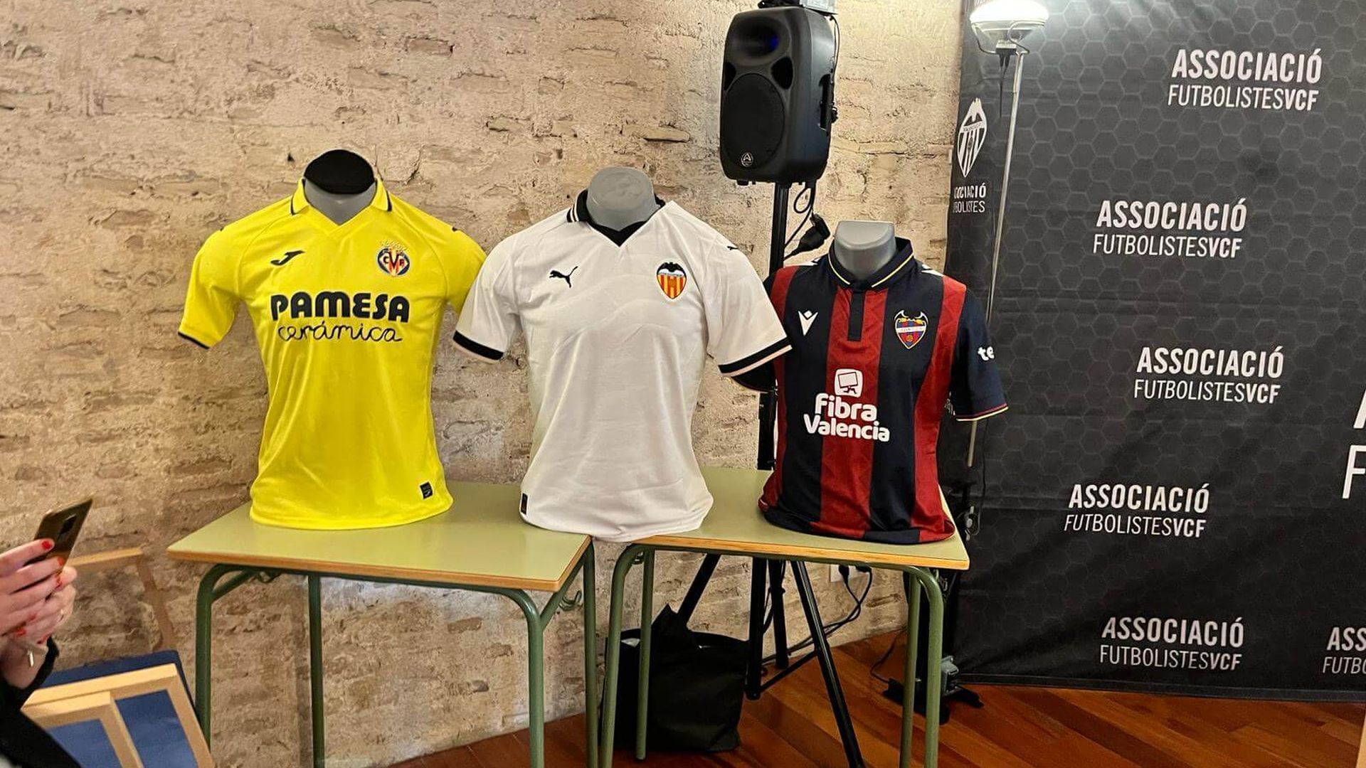 triangular_003.jpeg triangular_003.jpeg